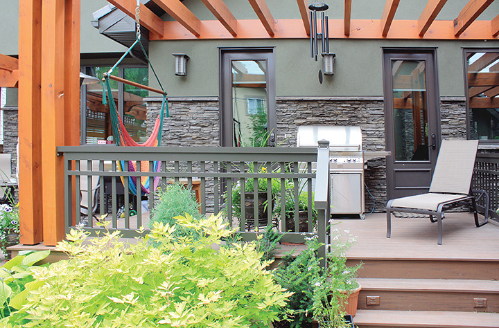 grand garden alberta The deck is ideal for cooking and enjoying a meal.