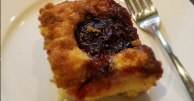 Plum streusel cake